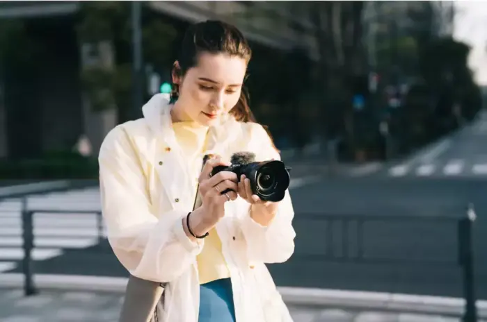 Sony ZV-E10 Mirrorless Camera with 16-50mm Lens (Black with Carry Bag, ZV-E10L) - Image 13